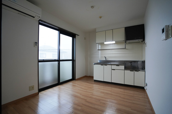 キッチン　同じ建物の別なお部屋