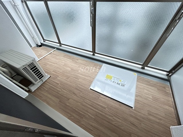 バルコニー　部屋・階数により室内カラーが異なります
