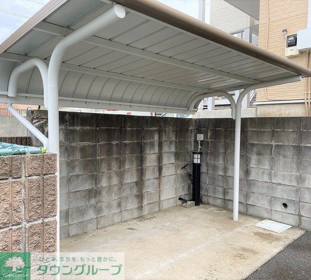 その他　屋根付き駐輪場