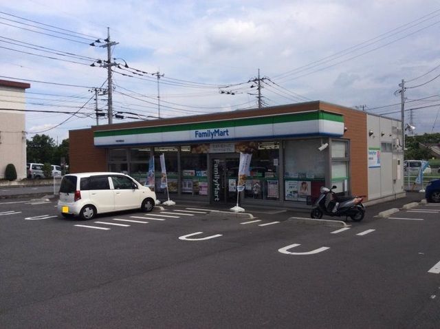 コンビニ　ファミリーマート伊奈学園前（コンビニ）まで520m
