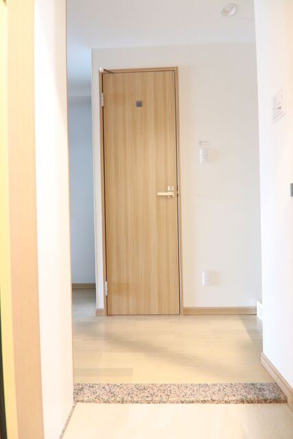 玄関　※別室の参考写真の為、現況優先です。