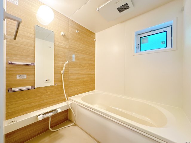 バス・シャワールーム　※同物件、同タイプ、間取り反転のお部屋です