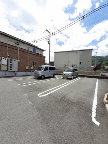駐車場　駐車場に車を止められます