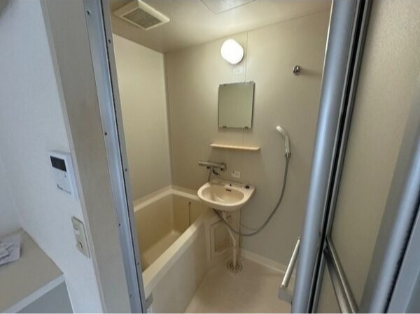 バス・シャワールーム　図面と現状に相違がある場合には現状を優先