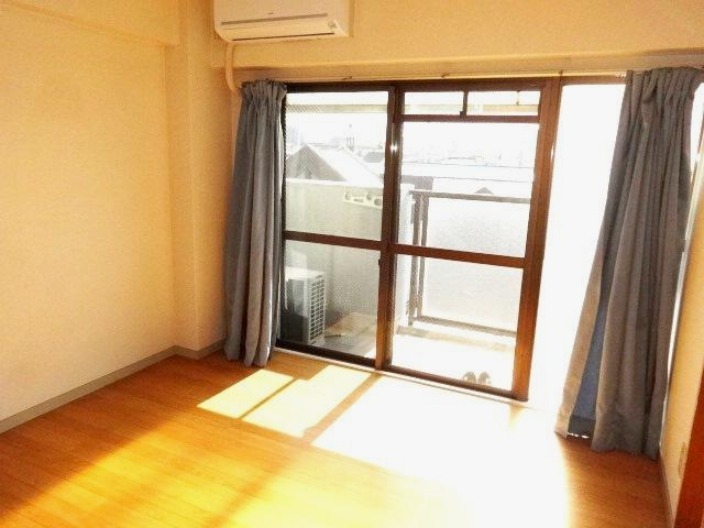その他部屋・スペース　窓も多くていい感じ！