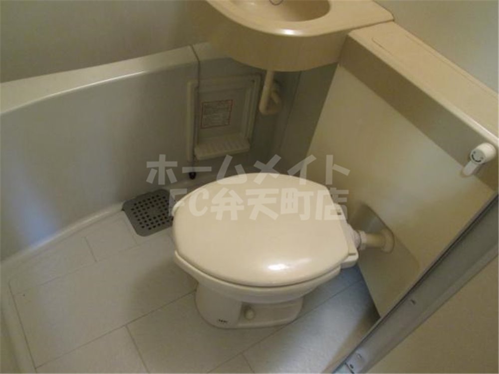 トイレ　コンパクトで使いやすいトイレです