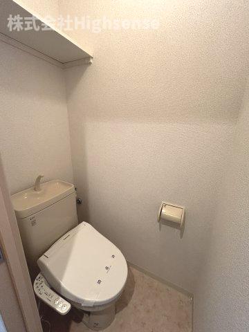 トイレ　落ち着いた色調のトイレです