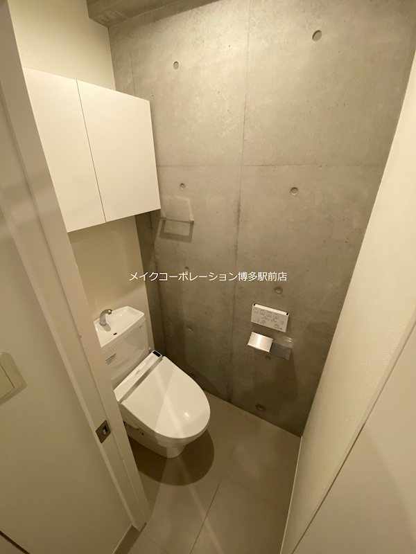 トイレ　※写真は棟内別部屋参考写真