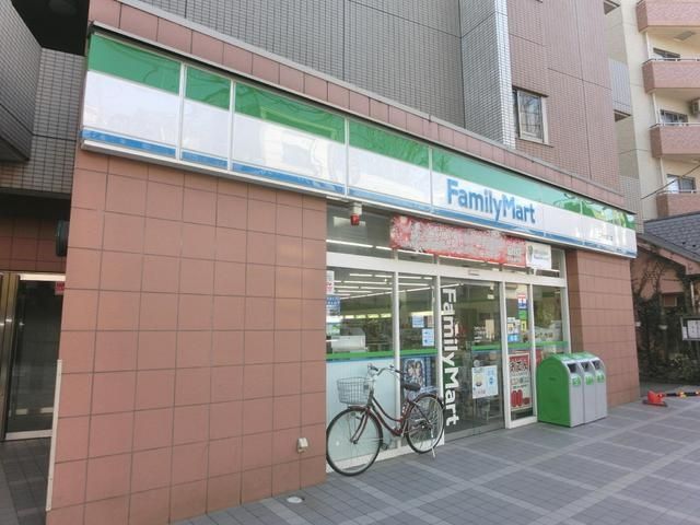 コンビニ　ファミリーマト（コンビニ）まで300m