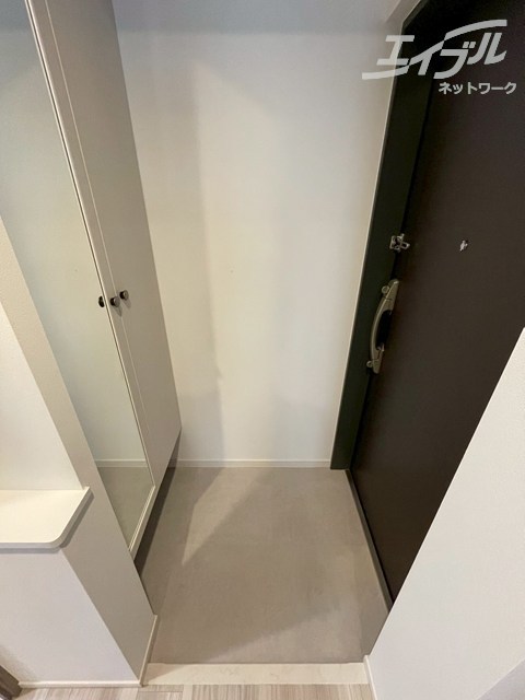 玄関　全身鏡あります。