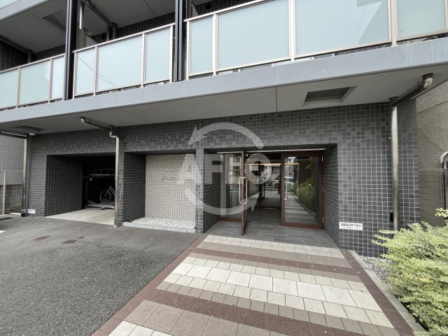 エントランス　ワールドアイ江坂アルバ　エントランス