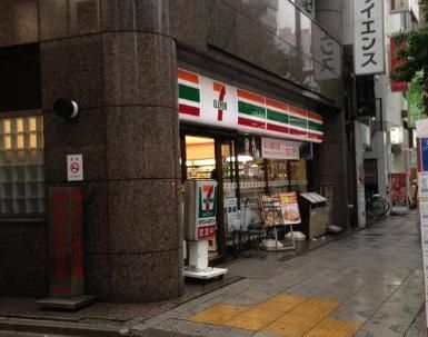 コンビニ　セブンイレブン（コンビニ）まで145m