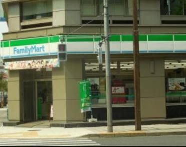 コンビニ　ファミリーマート（コンビニ）まで180m