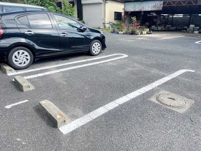 駐車場　敷地内駐車場ございます