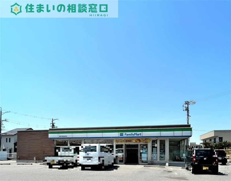 コンビニ　ファミリーマート岡崎三菱自動車前店（コンビニ）まで695m