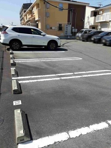 駐車場　駐車場があるので、車を買う予定の方も安心です