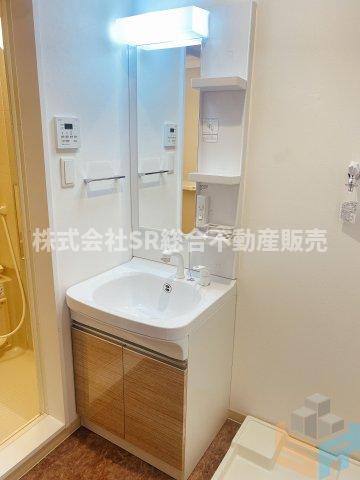 洗面設備　シャンプードレッサーがあり朝の支度も楽々できます♪
