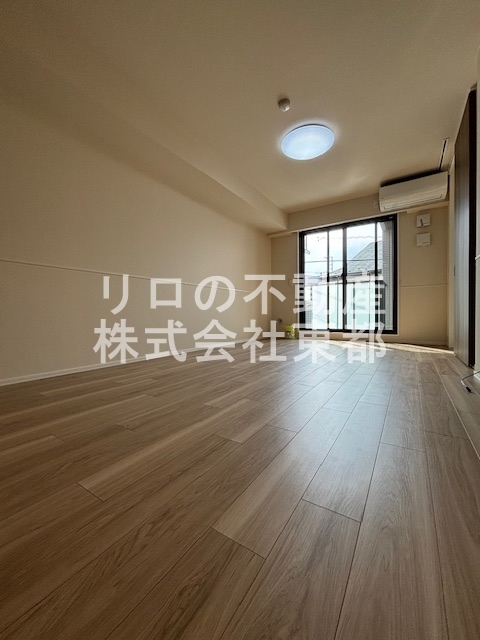 居室・リビング　自由に家具を配置できる広々としたリビングです♪
