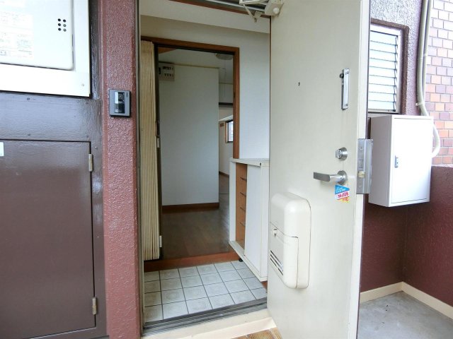 玄関　収納もある玄関です
