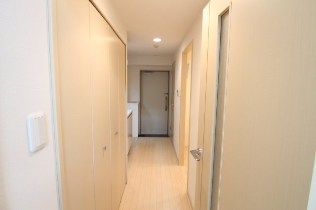 玄関　同間取りのお部屋の参考写真となります