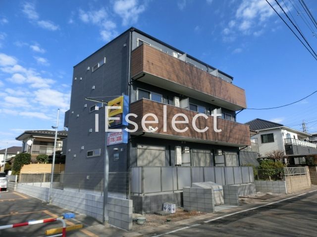 建物外観　2023年2月完成、インターネット無料