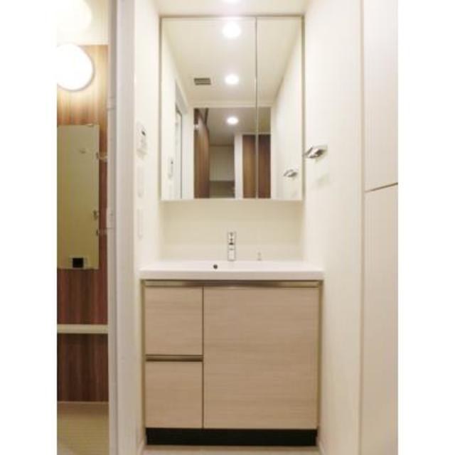 洗面設備　写真は同タイプ住戸です。