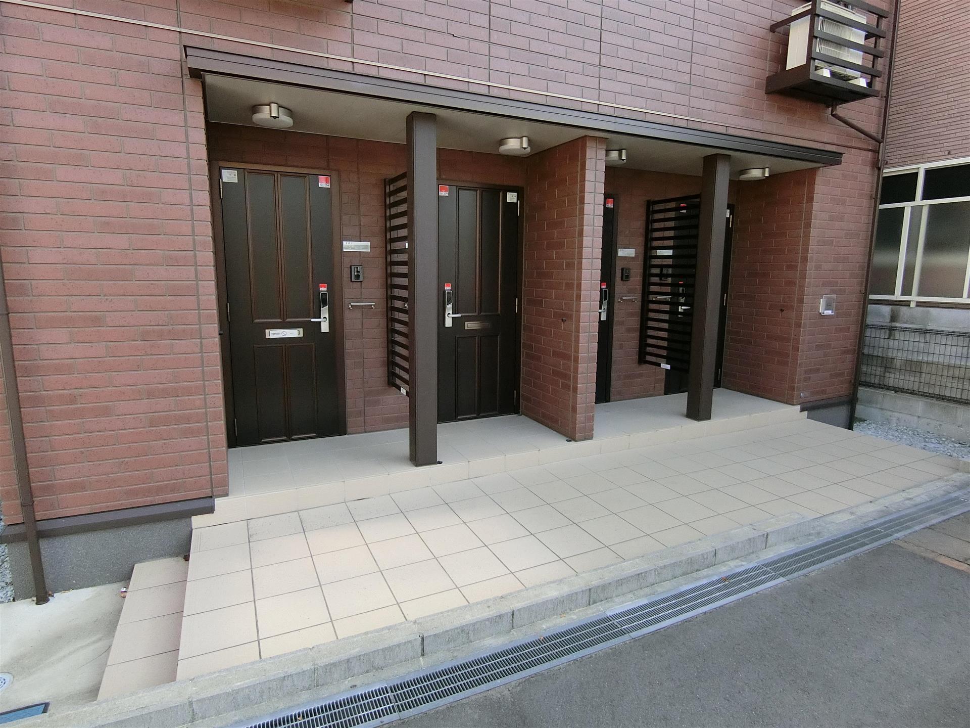 エントランス　レンガ調のおしゃれなエントランス♪