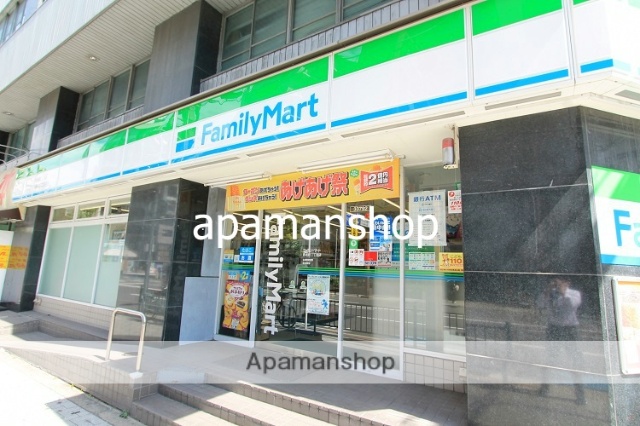 コンビニ　ファミリーマート（コンビニ）まで40m