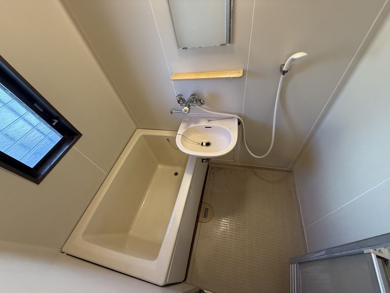 バス・シャワールーム　同タイプの他部屋の写真です