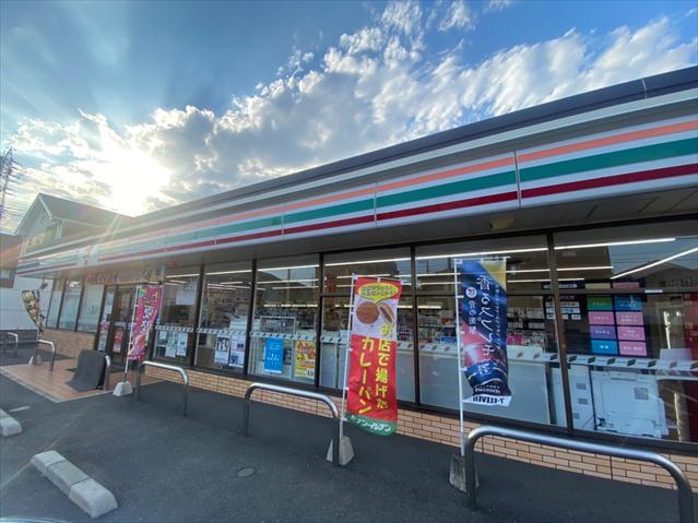 コンビニ　セブンイレブン（コンビニ）まで580m