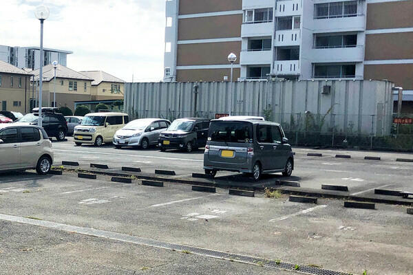 駐車場　※同仕様写真