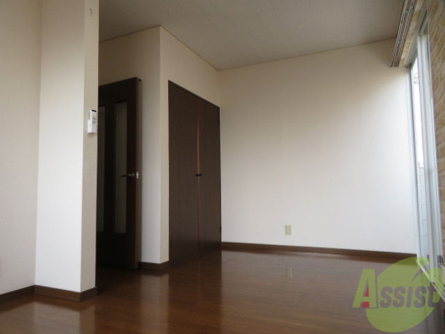 その他部屋・スペース　リビングの別角度です。イメージを掴んでください。