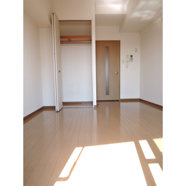 居室・リビング　※掲載写真は同物件別部屋です。