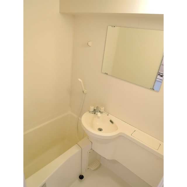 洗面設備　※掲載写真は同物件別部屋です。