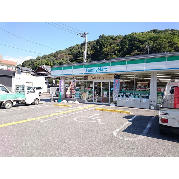 コンビニ　ファミリーマート高知南河ノ瀬店（コンビニ）まで776m