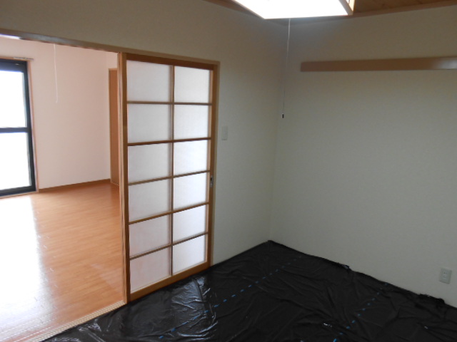 その他部屋・スペース　中部屋和室（６．０畳）・全室照明完備