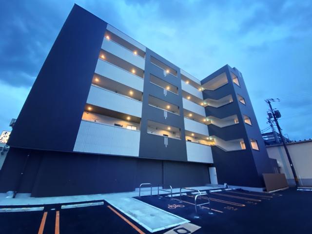 建物外観　外観写真（夜）
