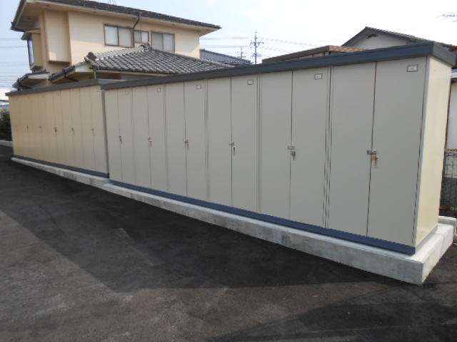 その他設備　各戸個別の屋外物置完備（冬用タイヤ等収納可能）