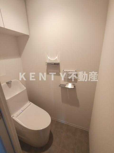 トイレ　落ち着いた色調のトイレです