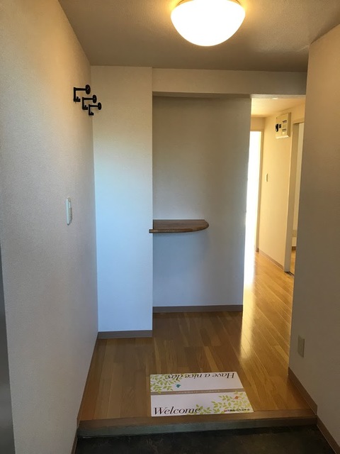 玄関　同仕様のお部屋の写真です。