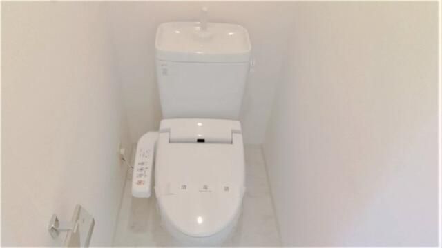 トイレ　別タイプ部屋　参考写真です