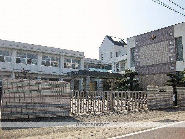 小学校　西条市立吉井小学校（小学校）まで570m