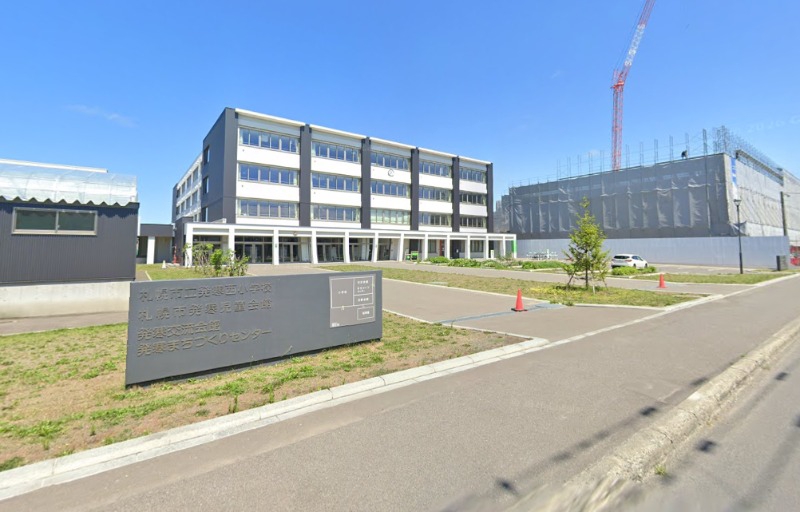 小学校　札幌市立発寒西小学校（小学校）まで600m