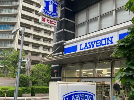 コンビニ　ローソン港南三丁目店（コンビニ）まで273m