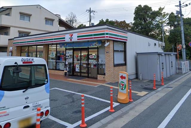 コンビニ　セブンイレブン（コンビニ）まで360m