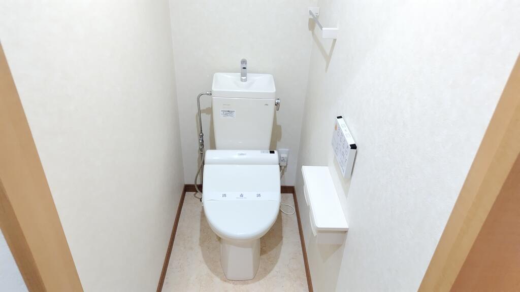 トイレ　温水洗浄便座付き