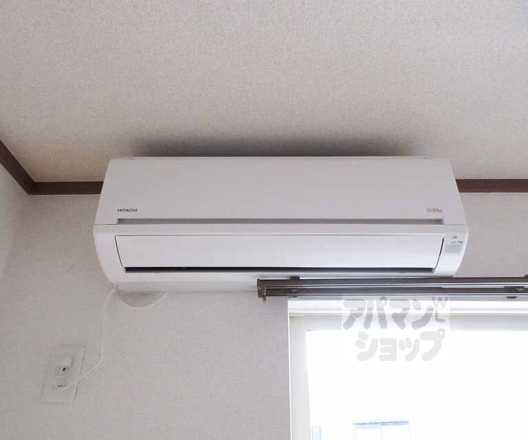 その他設備　備え付けのエアコン。