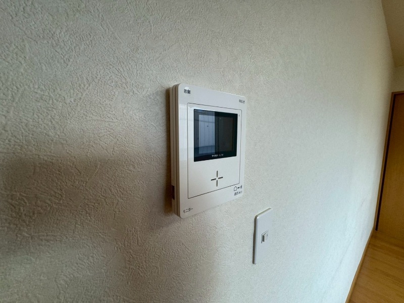 セキュリティ　ＴＶモニター付インターホンです。来客者の顔が見えるので安心！