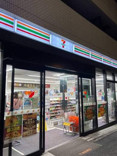 コンビニ　セブンイレブン新宿7丁目店（コンビニ）まで68m