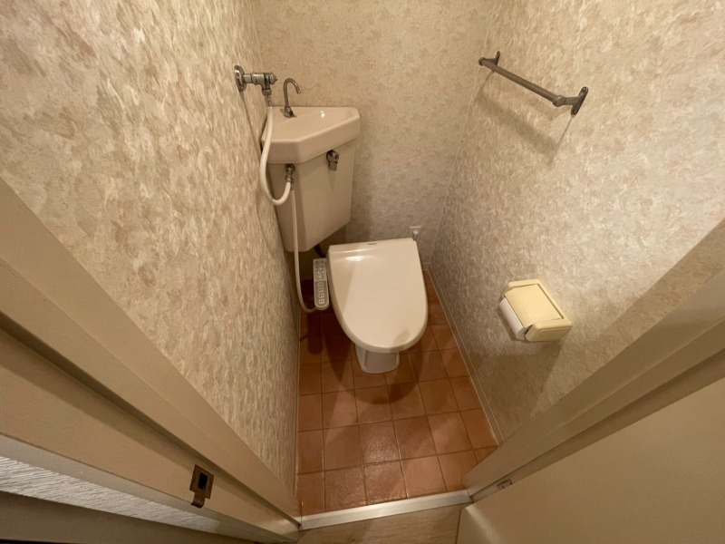 トイレ　こちらはトイレです。清潔感があり、安心して使用できます。